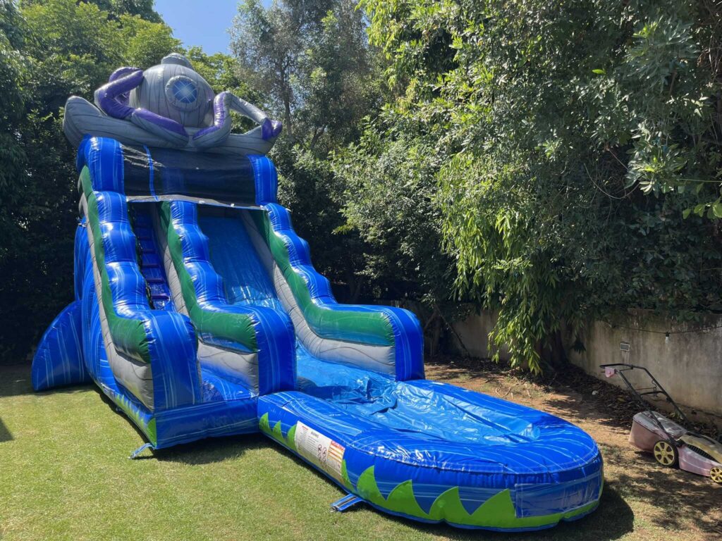 [מתנפחים] - מתקנים מתנפחים על המים - מסיבת סיום שכבת ו' 4